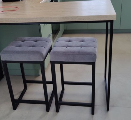 Полубарный табурет Бари, высота 60 см, велюр Teddy 018, черный каркас