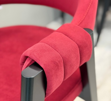 Стул Франко-1 обивка Дрим берри, каркас массив березы черный