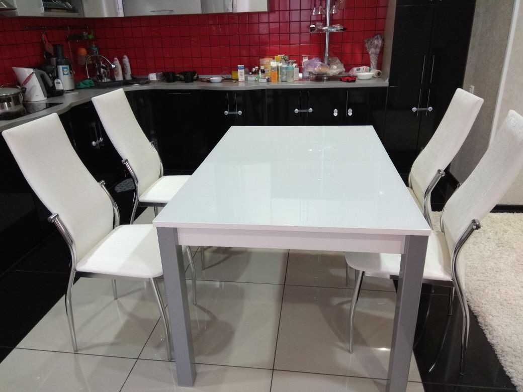 Матовые кухонные столы. Стол Гала 17 белый. Стеклянный матовый стол для кухни. Стол кухонный стеклянный белый. Стол стеклянный матовый белый.